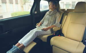 トヨタ エスティマの内装カスタムでドレスアップ おすすめパーツは Car Lab
